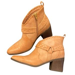 New Frye Boots Palma Tan Side Zip Ankle Height 2 1/2” heel Cowboy WM SZ 8W